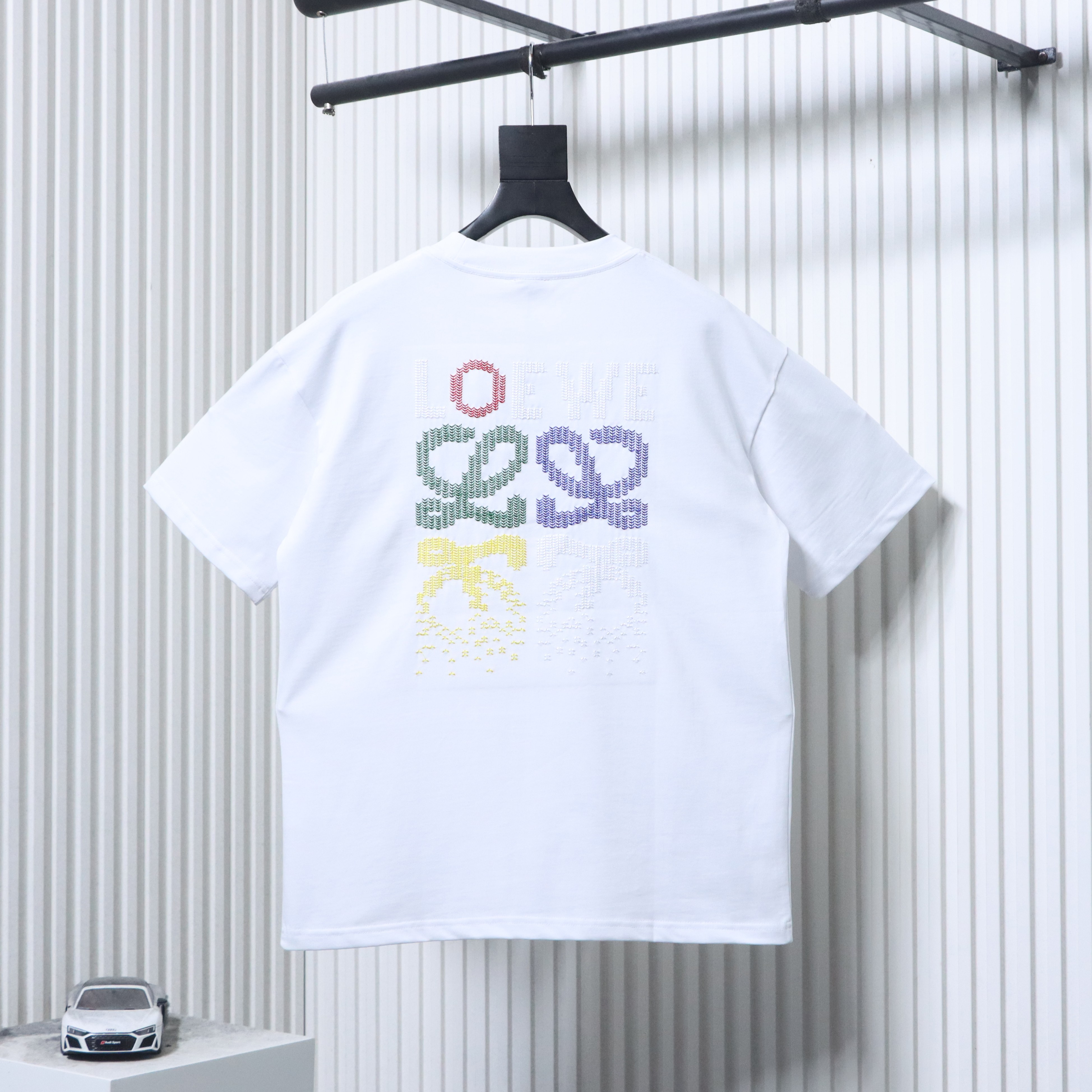 EM Sneakers Loewe 26SS Colorful Logo Embroidered T-shirt White