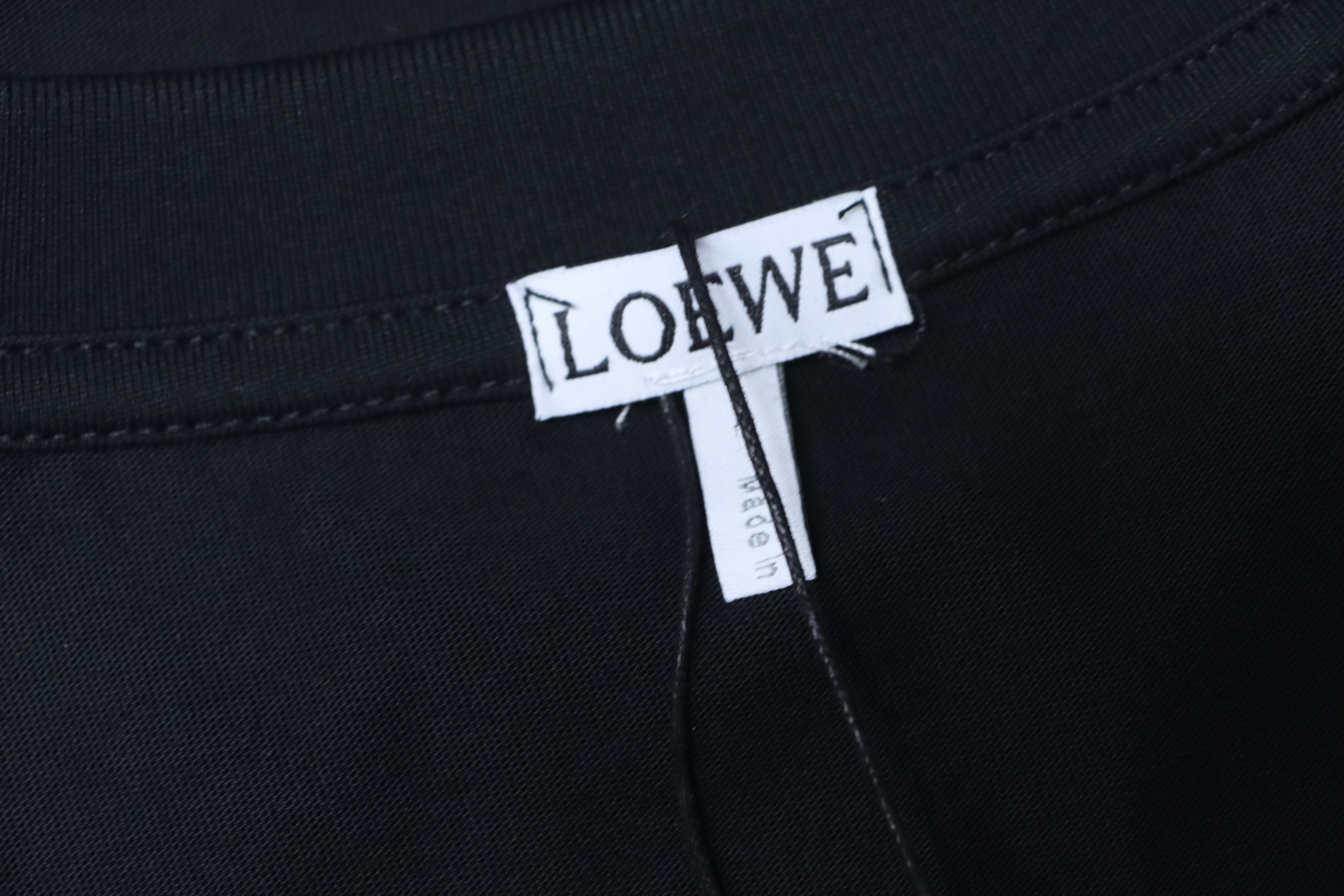 EM Sneakers Loewe & Onrun Collaboration Zipper Pocket Logo Taped T-Shirt Black