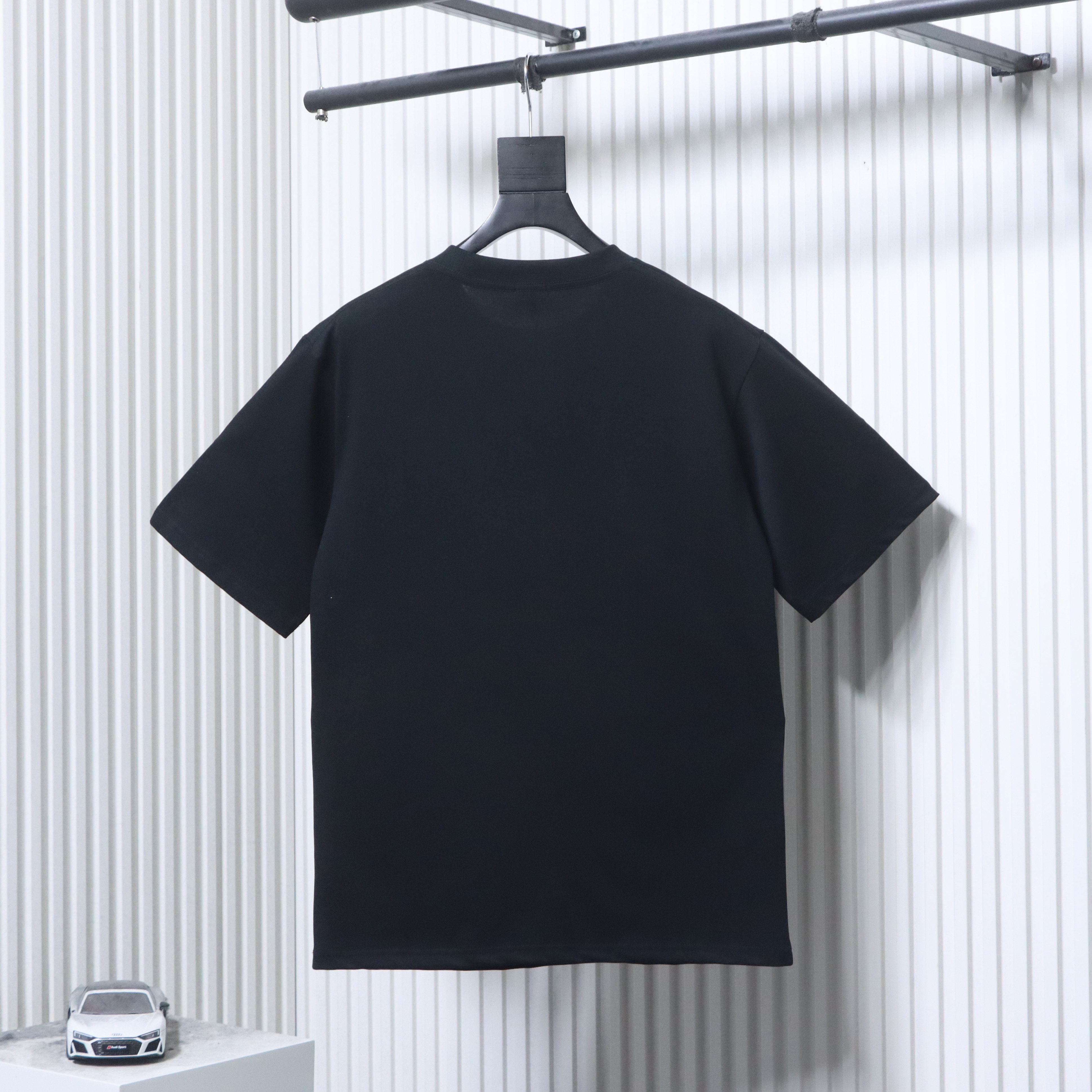 EM Sneakers Loewe & Onrun Collaboration Zipper Pocket Logo Taped T-Shirt Black