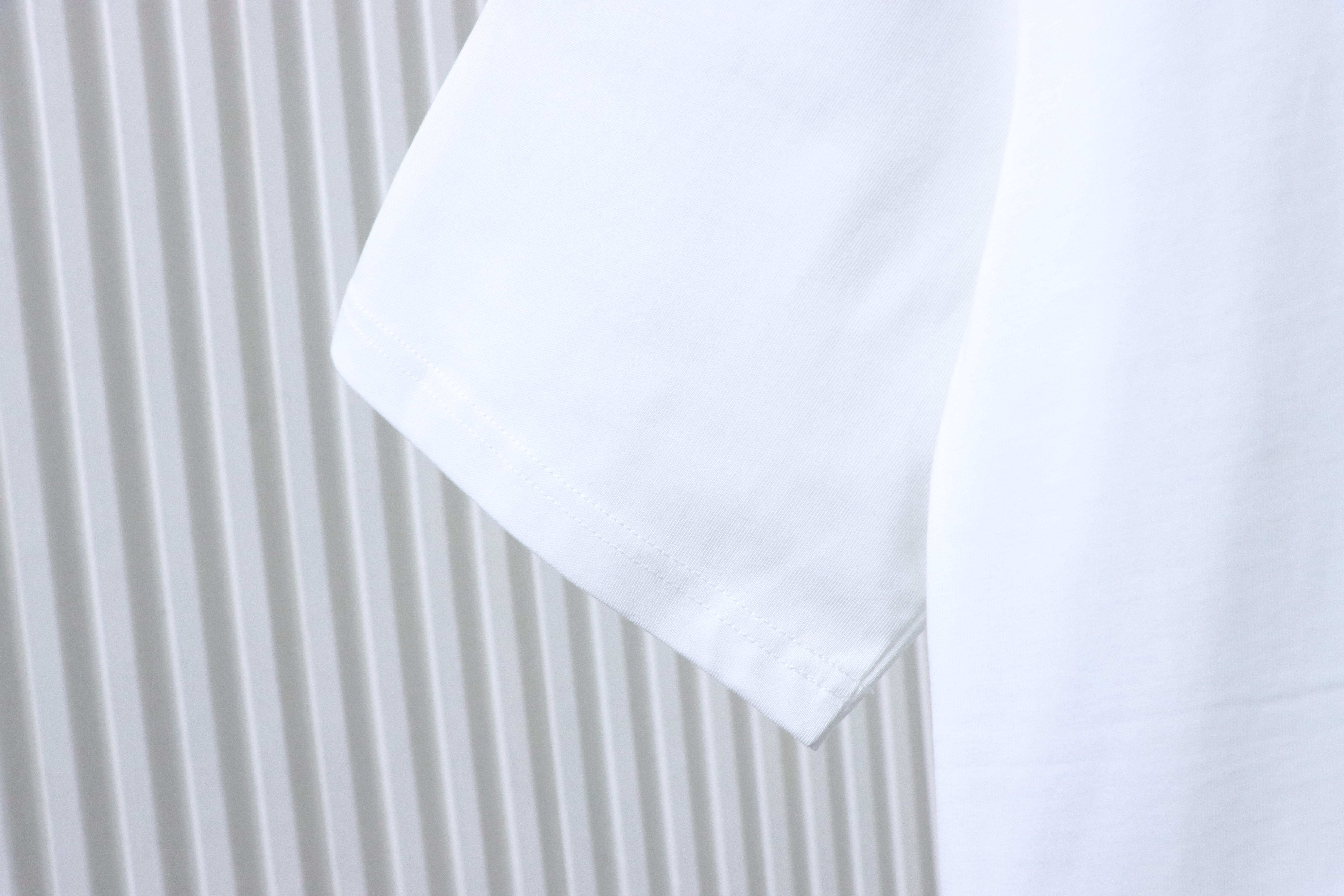 EM Sneakers Loewe & Onrun Collaboration Zipper Pocket Logo Taped T-Shirt White