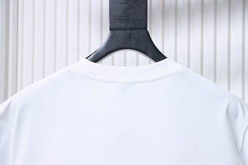 EM Sneakers Loewe Irregular Logo Color-Blocked Foam Print T-Shirt White