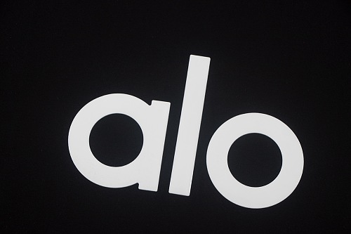 EM Sneakers ALO Yoga T-Shirt #NH05 Black-White Logo