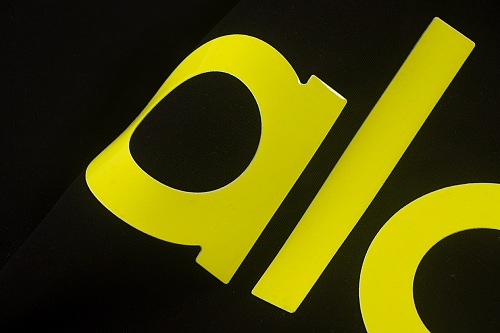 EM Sneakers ALO Yoga T-Shirt #NH05 Black-Yellow Logo