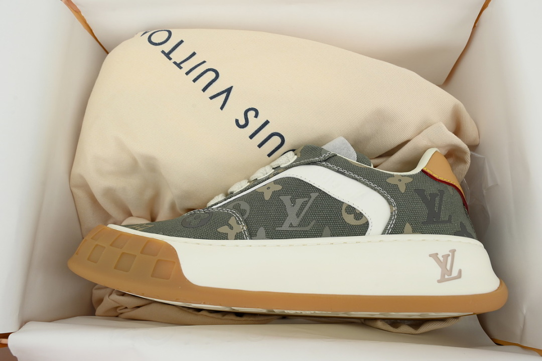 EM Sneakers Louis Vuitton LV Tilted Sneaker Green Print