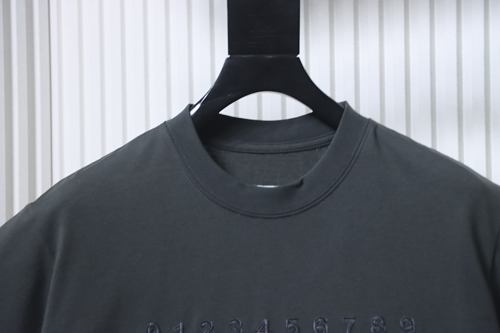 EM Sneakers Maison Margiela 25SS Embroidered Letter T-shirt Dark Gray