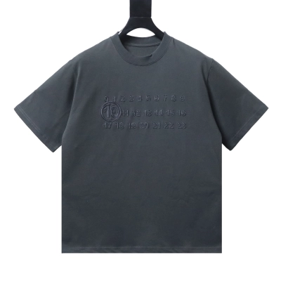 EM Sneakers Maison Margiela 25SS Embroidered Letter T-shirt Dark Gray 01