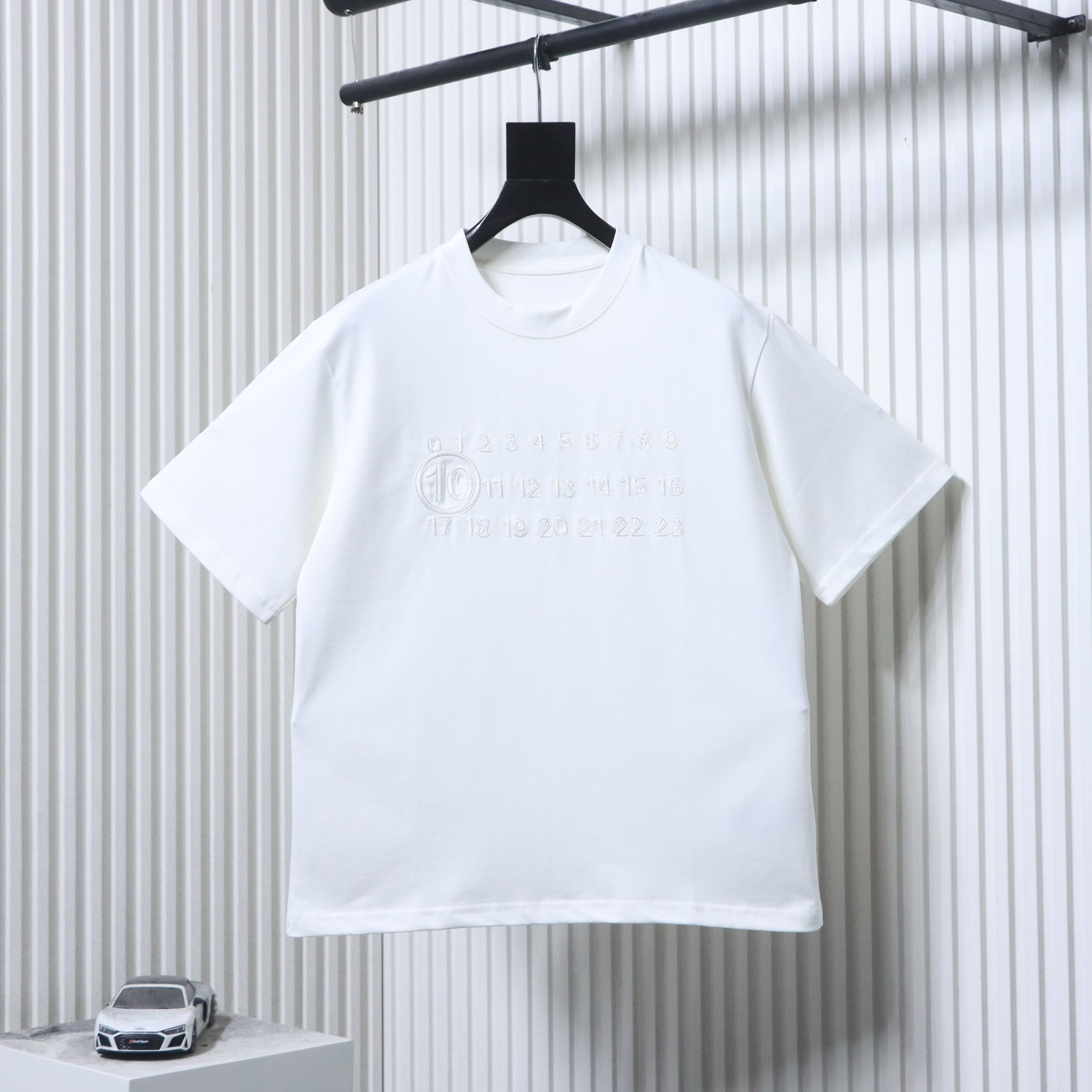 EM Sneakers Maison Margiela 25SS Embroidered Letter T-shirt White