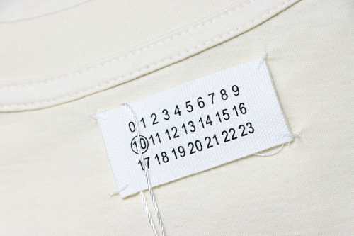 EM Sneakers Maison Margiela 26SS Distressed Digital Print T-Shirt Light Yellow