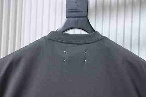 EM Sneakers Maison Margiela M6 Embroidered Number Logo OT T-shirt Dark Gray