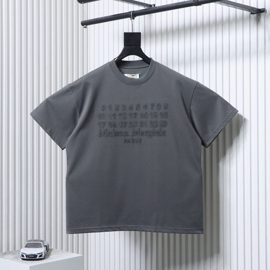 EM Sneakers Maison Margiela M6 Embroidered Number Logo OT T-shirt Dark Gray