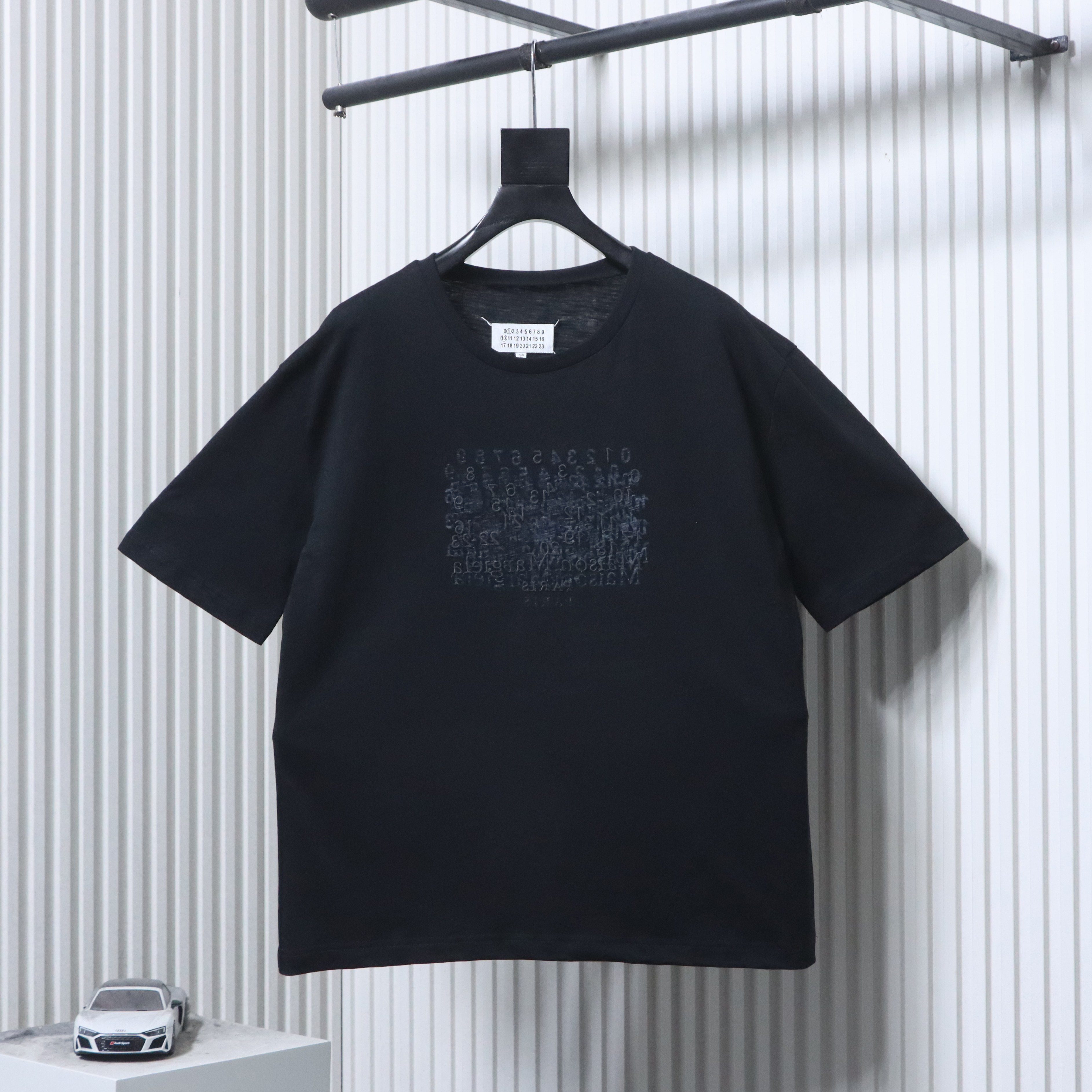 EM Sneakers Maison Margiela 26SS Mirrored Lettering T-shirt Black