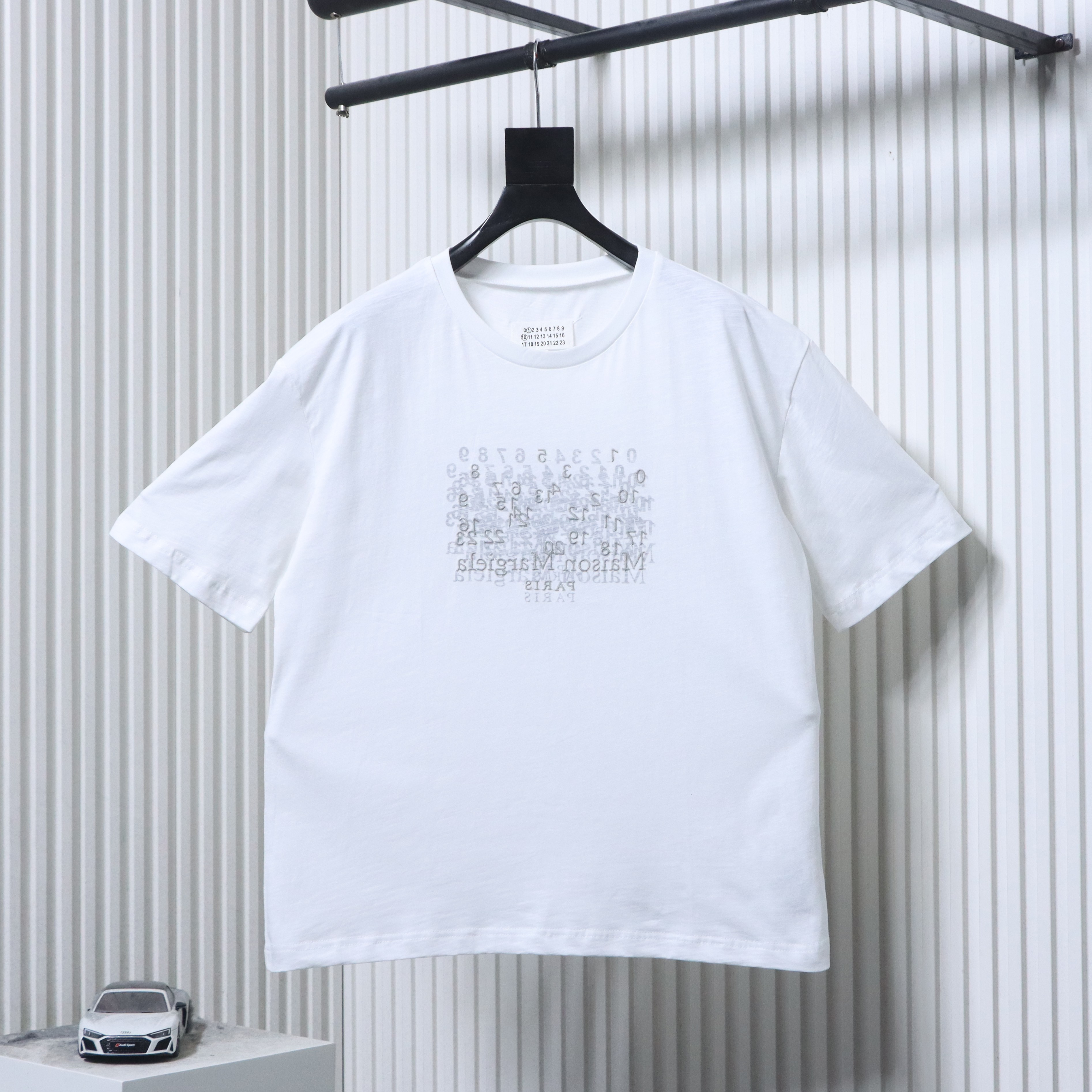 EM Sneakers Maison Margiela 26SS Mirrored Lettering T-shirt White