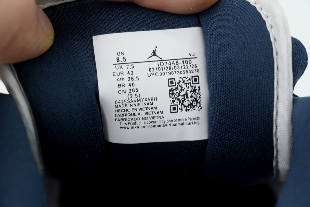 EM Sneakers Air Jordan 1 Low SE Obsidian University Gold