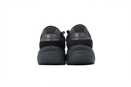EM Sneakers New Balance 990v6 Made in USA Triple Black