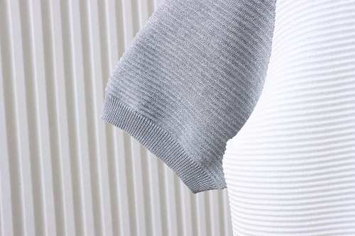 EM Sneakers Thom Browne Ripple-Effect Waffle-Knit T-Shirt White and Gray