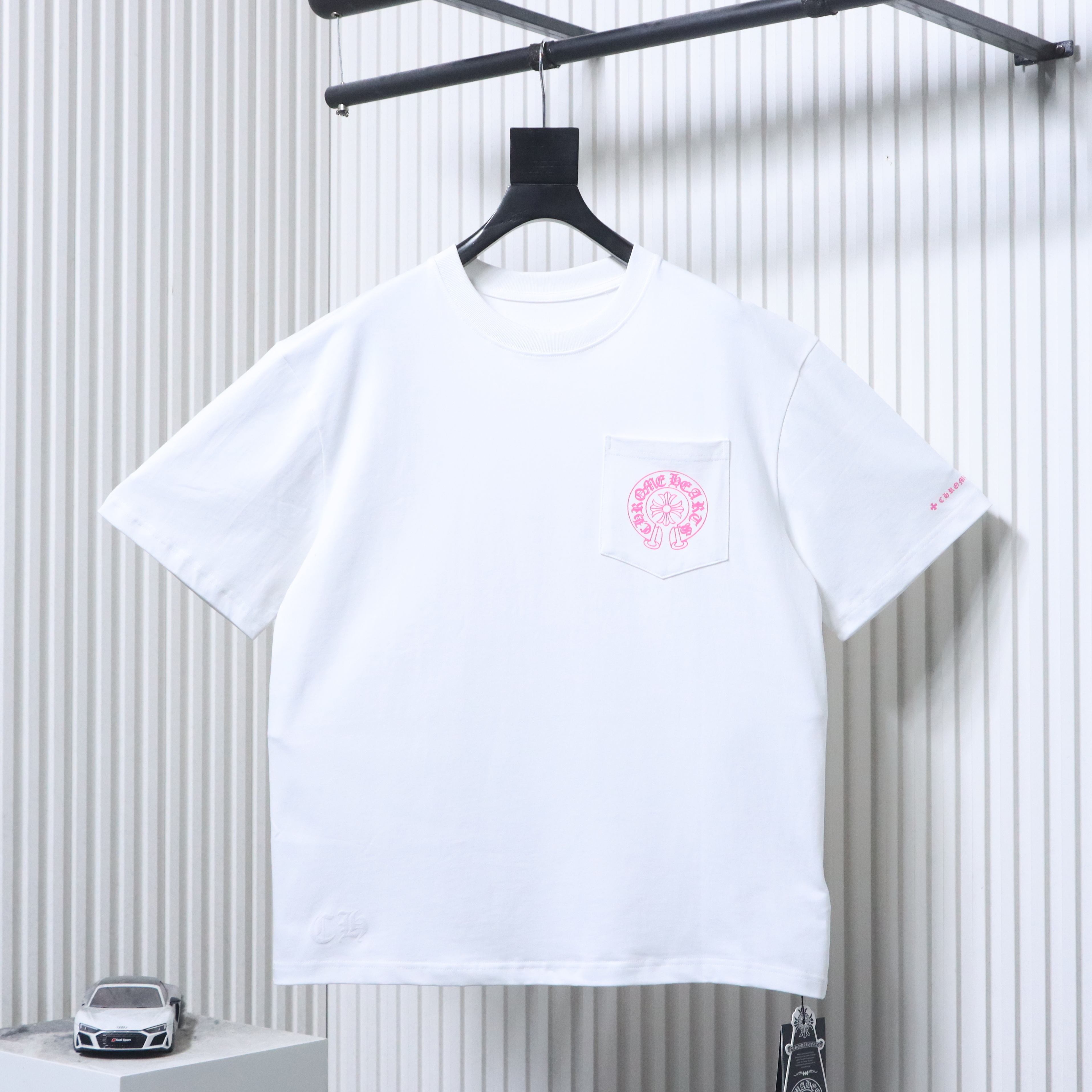 EM Sneakers Chrome Hearts Pink Horseshoe Pocket Sleeve T-shirt White