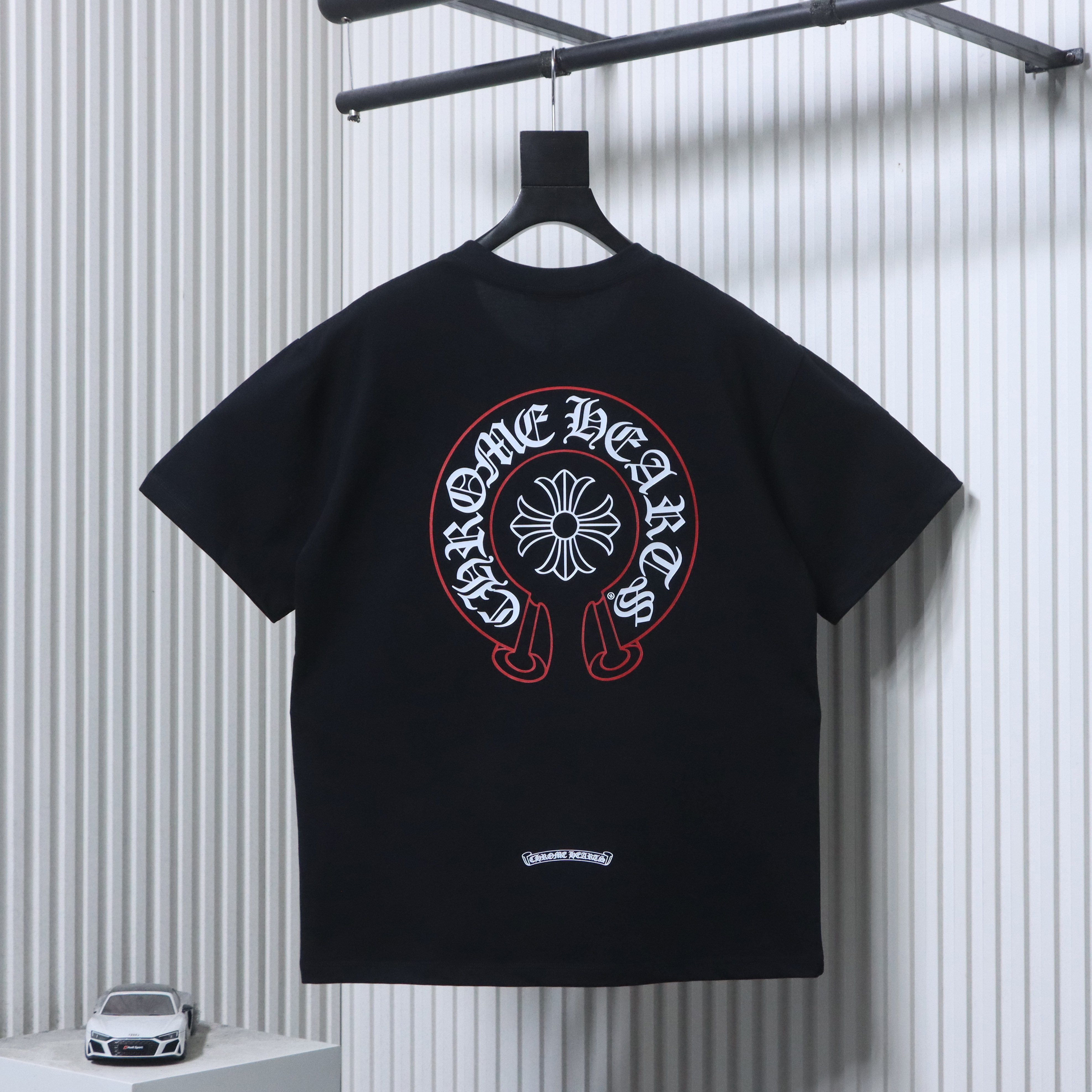 EM Sneakers Chrome Hearts SS26 Black T-Shirt with Pink-Outline Horseshoe Logo Print