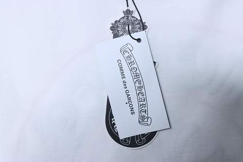 EM Sneakers Chrome Hearts SS26 White T-Shirt with Pink-Outline Horseshoe Logo Print