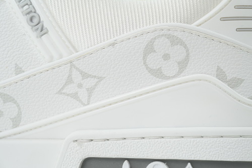 EM Sneakers Louis Vuitton Trainer Sneaker(NFC Chip Edition)White Gray
