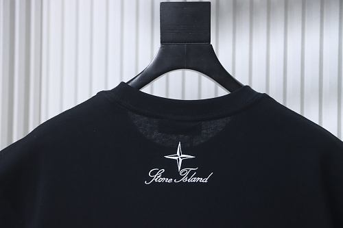 EM Sneakers Stone Island Embroidered Logo T-Shirt Black