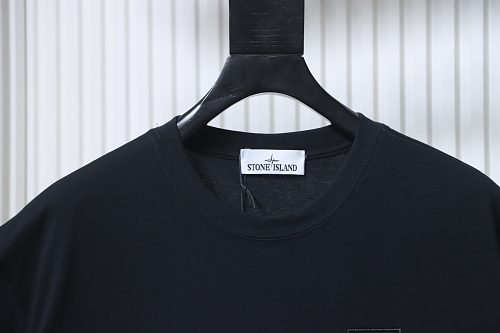 EM Sneakers Stone Island logo-print T-shirt Black