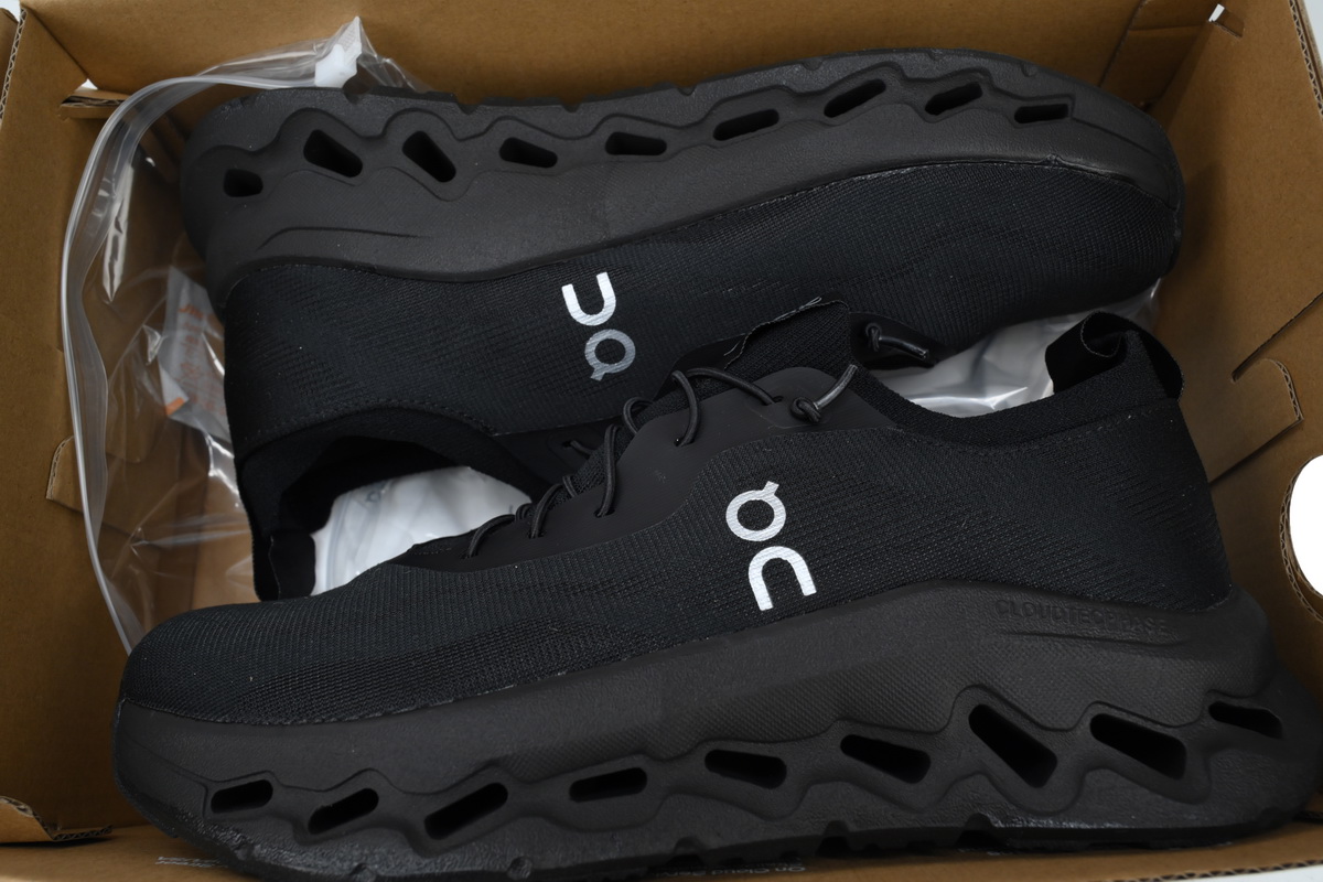 EM Sneakers On Cloudtilt All Black