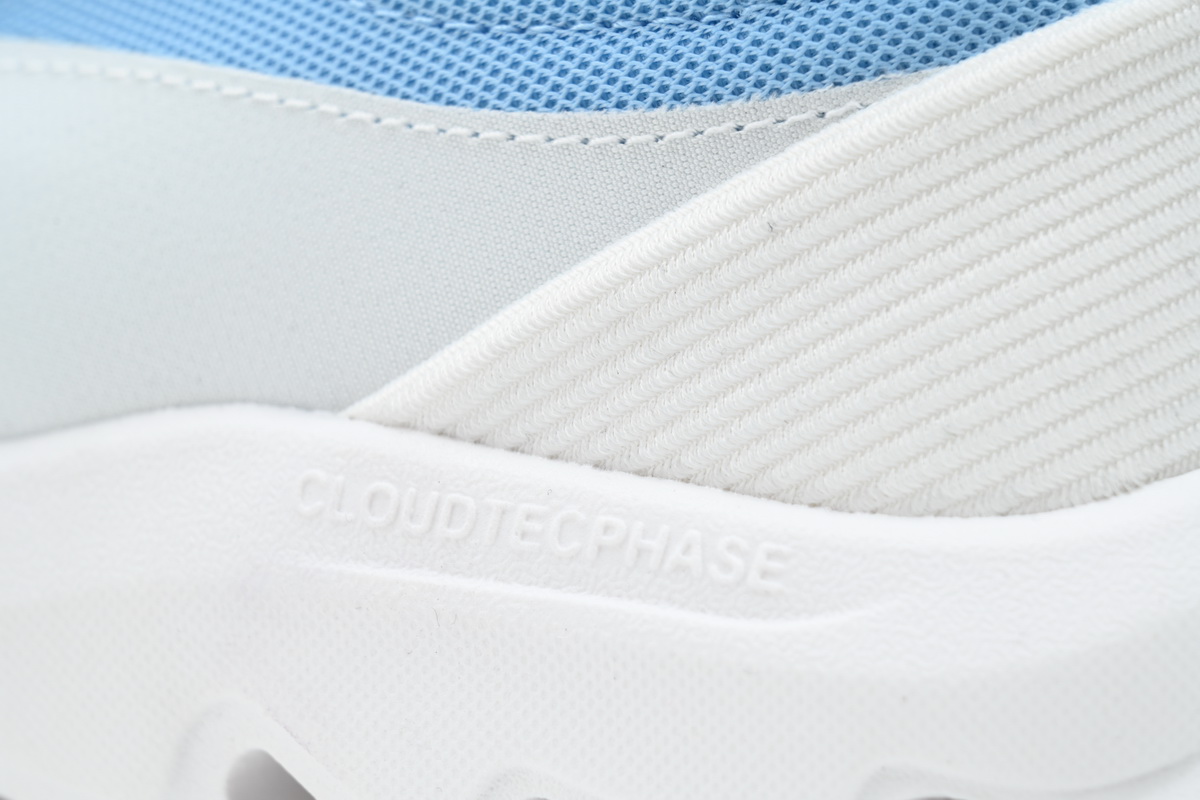EM Sneakers On Cloudtilt 2 Blue