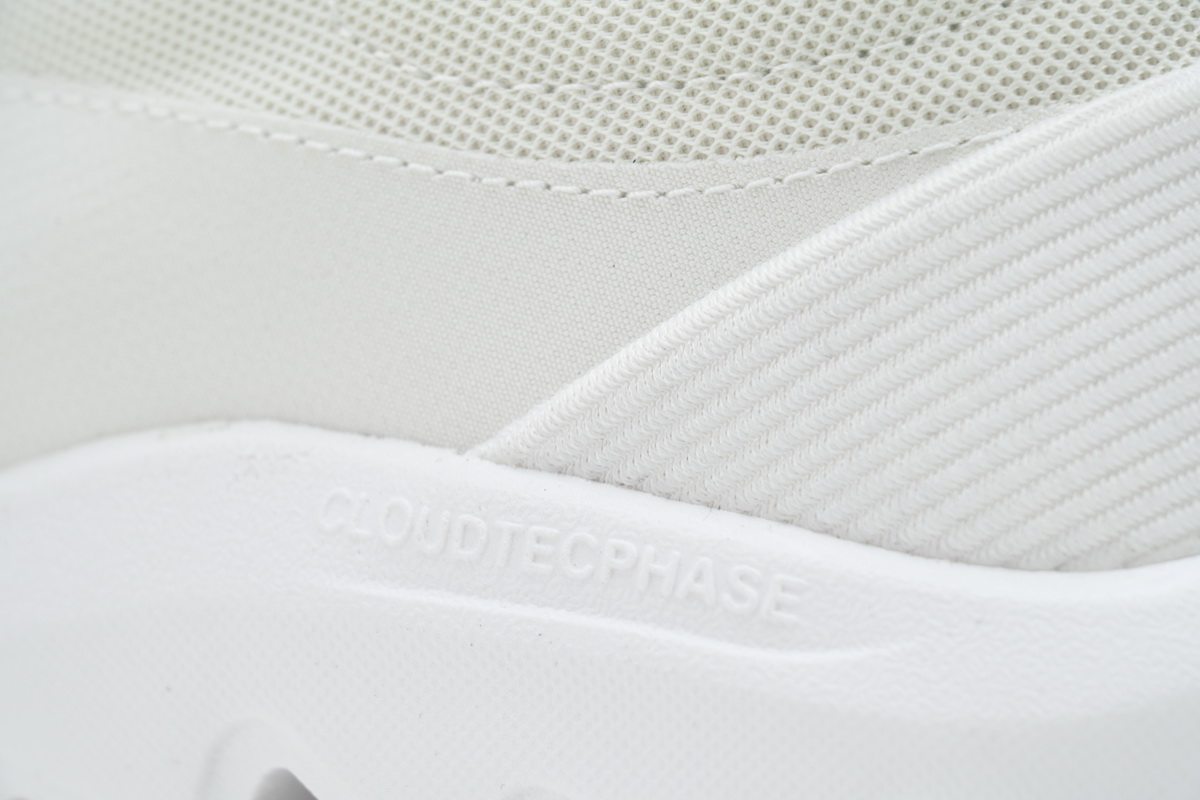 EM Sneakers On Cloudtilt 2 Sand White