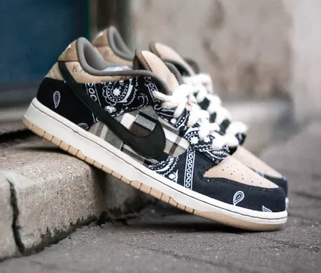 EM Sneakers Nike SB Dunk Low Travis Scott review 
