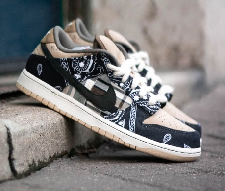 EM Sneakers Nike SB Dunk Low Travis Scott reviewed by