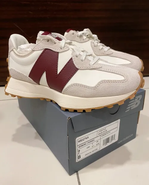 EM Sneakers New Balance 327 Moonbeam Classic Burgundy review 