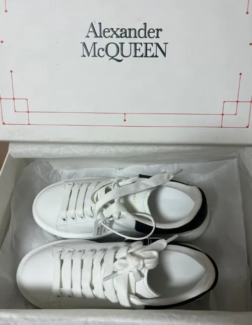 EM Sneakers Alexander McQueen Oversized Ivory Black review 