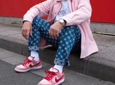 EM Sneakers Nike SB Dunk Low StrangeLove Skateboards review Betty Kool