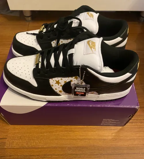 EM Sneakers Nike SB Dunk Low Supreme Stars Black (2021) review 