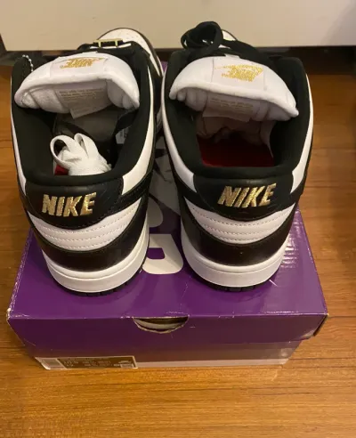EM Sneakers Nike SB Dunk Low Supreme Stars Black (2021) review Qoo Emm 02