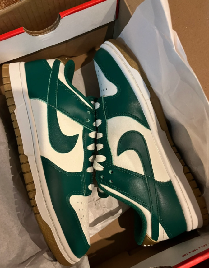 EM Sneakers Nike Dunk Low Michigan State review 0