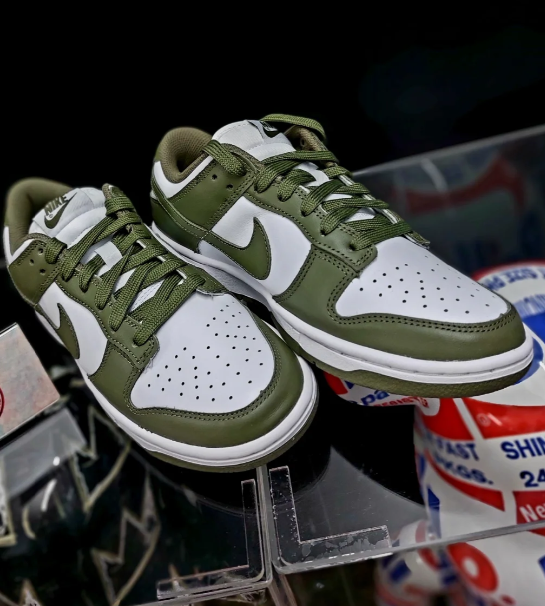 EM Sneakers Nike Dunk Low Medium Olive review 0