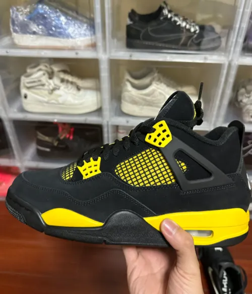 EM Sneakers Jordan 4 Retro Thunder (2023) review 