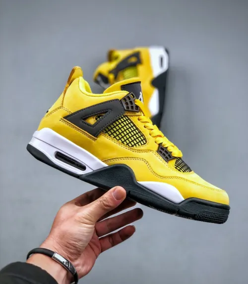 EM Sneakers Jordan 4 Retro Lightning (2006) review 