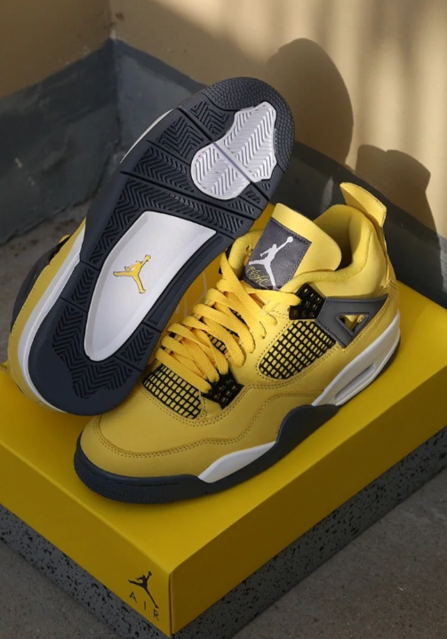 EM Sneakers Jordan 4 Retro Lightning (2006) review 1