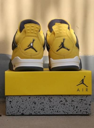 EM Sneakers Jordan 4 Retro Lightning (2006) review Roo Fpp 02