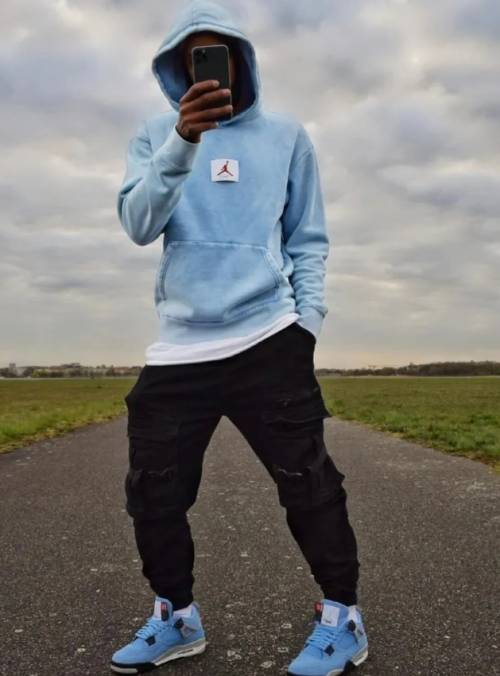 EM Sneakers Jordan 4 Retro University Blue review 