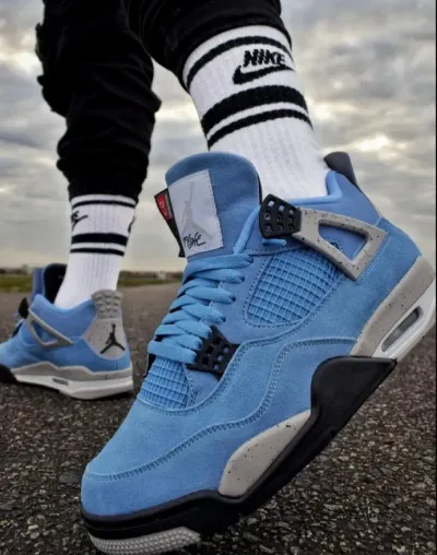 EM Sneakers Jordan 4 Retro University Blue review Rio Fill 01