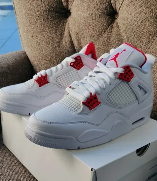 EM Sneakers Jordan 4 Retro Metallic Red review 