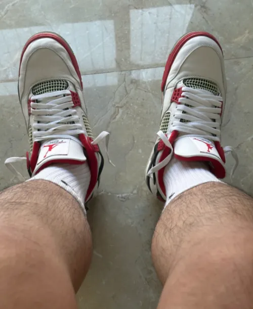 EM Sneakers Jordan 4 Retro Fire Red (2020) review 