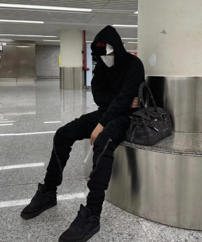 EM Sneakers Jordan 4 Retro Black Cat review Betty Nick