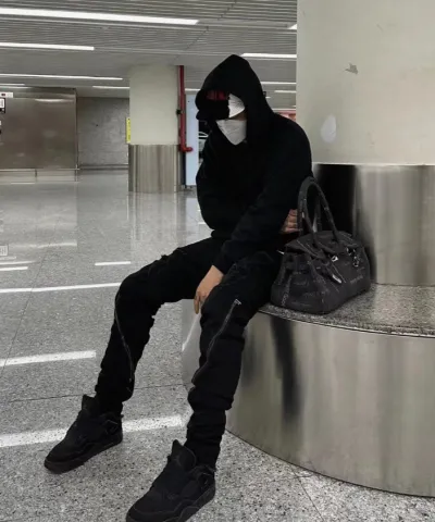 EM Sneakers Jordan 4 Retro Black Cat review Betty Nick