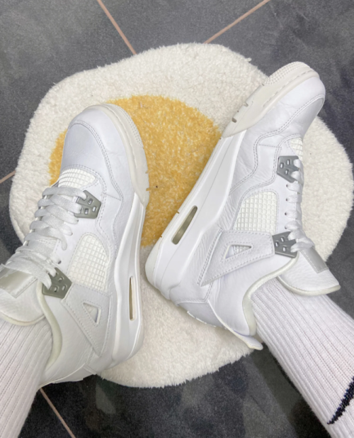 EM Sneakers Jordan 4 Retro Pure Money (2017) review 