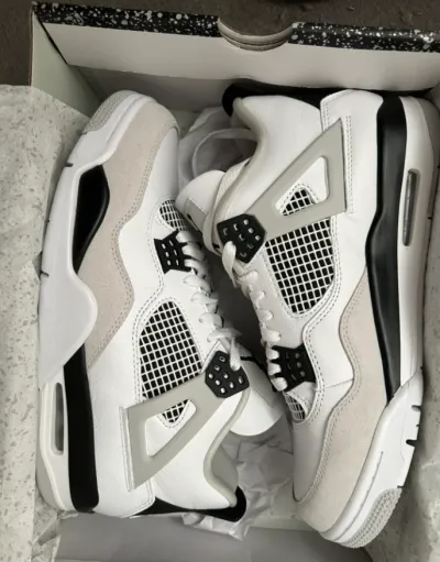 EM Sneakers Jordan 4 Retro Military Black review Vic Dam