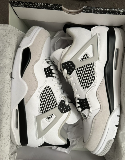 EM Sneakers Jordan 4 Retro Military Black review 